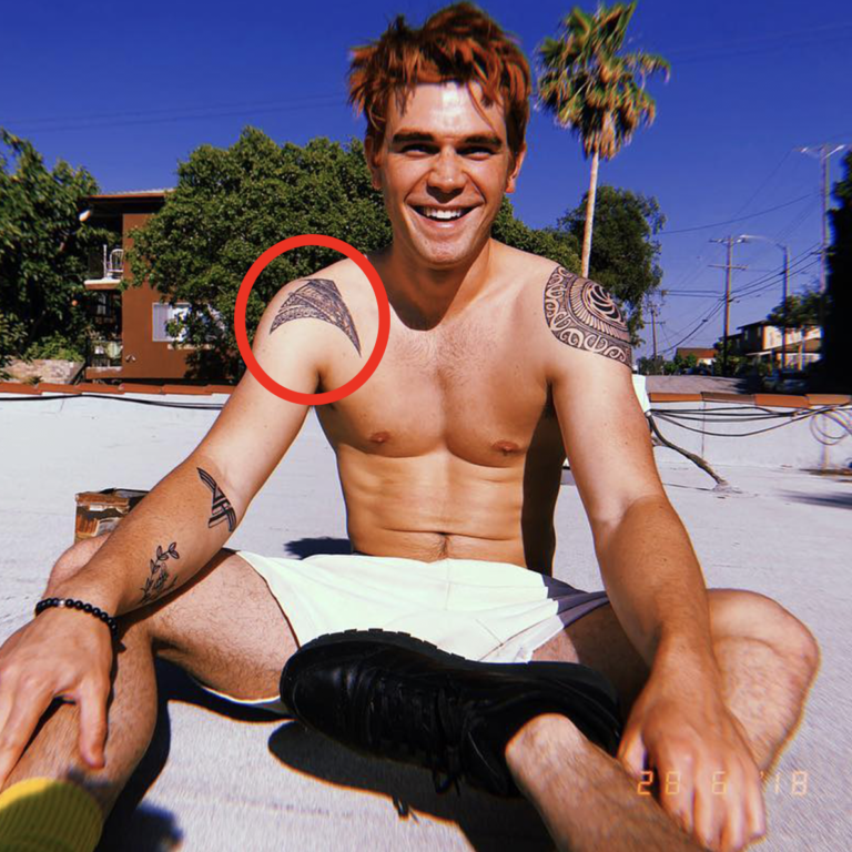 kj-apa-age-who-he-s-with-romantically-his-natural-hair