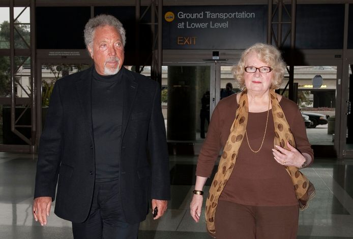 Tom Jones Wife